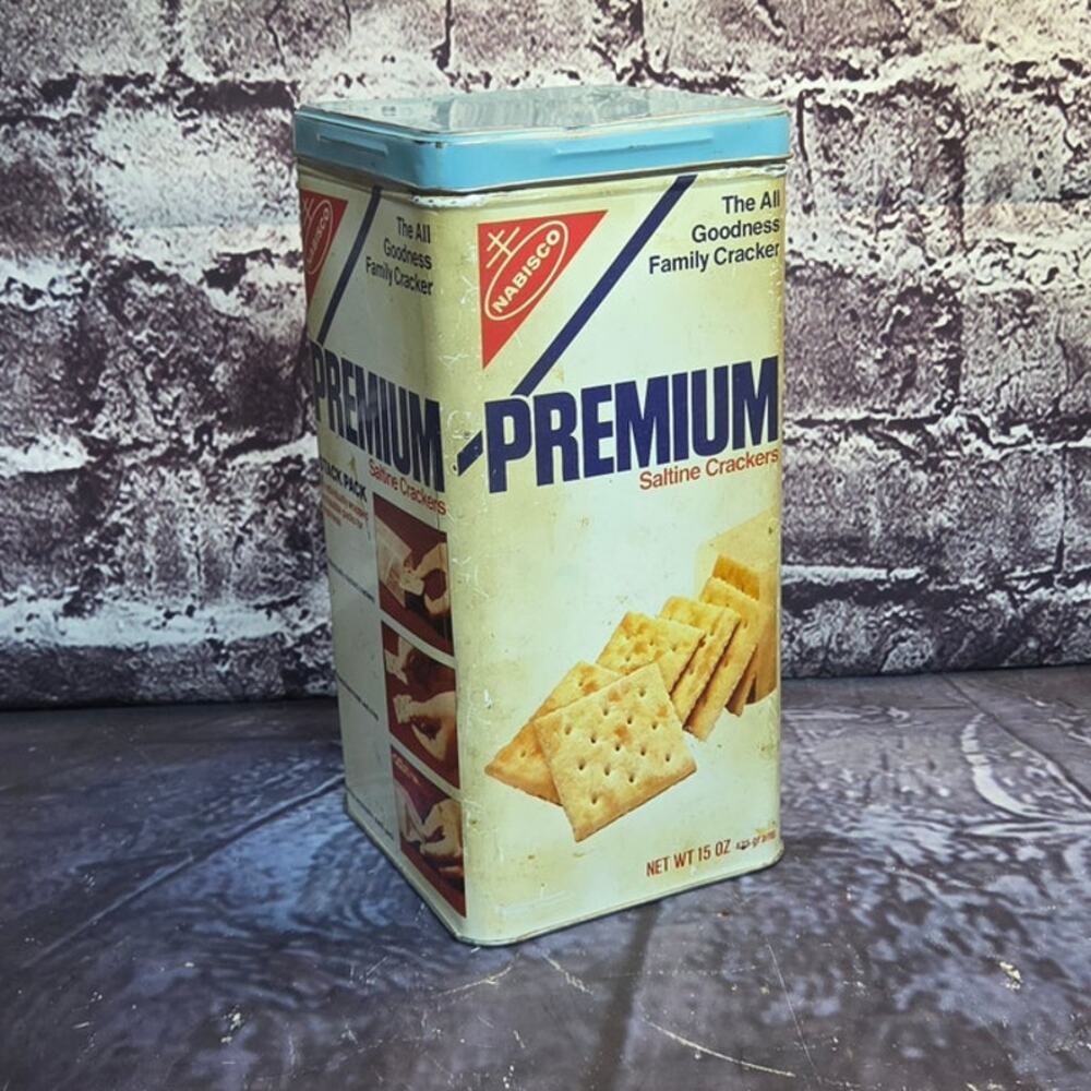 Charming Vintage Nabisco Premium Saltine Crackers Tin